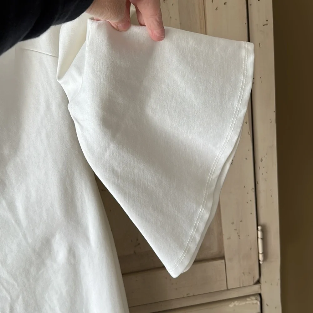 🌸🩵GORGEOUS!!! WHITE~ OFF OR ON THE SHOULDERS…LULUS DRESS SIZE MEDIUM - Picture 2 of 14